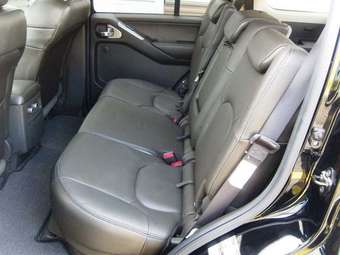 2004 Nissan Pathfinder Photos