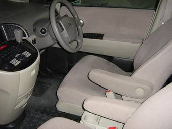 2003 Nissan Presage Images