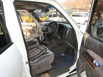 1998 Nissan Safari Pictures