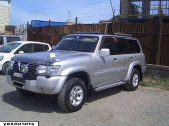 2000 Nissan Safari Pictures