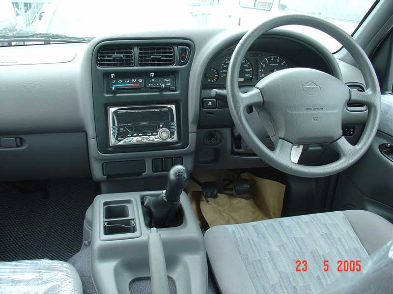 1998 Nissan Serena Photos