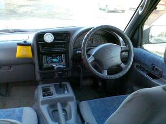 1999 Nissan Serena Images