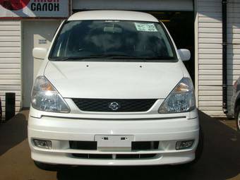 2000 Nissan Serena Photos