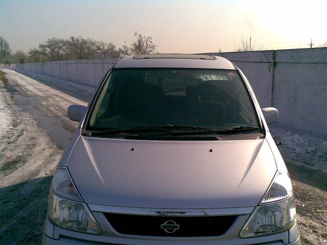 2001 Nissan Serena