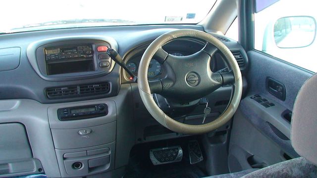 2001 Nissan Serena