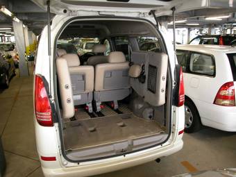 2001 Nissan Serena Photos