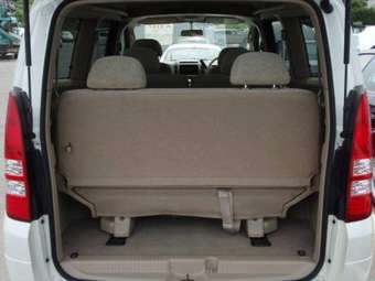 2001 Nissan Serena Photos