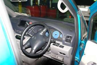 2001 Nissan Serena Images