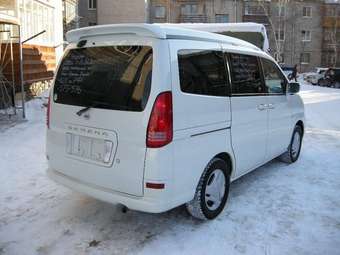 2001 Nissan Serena Photos