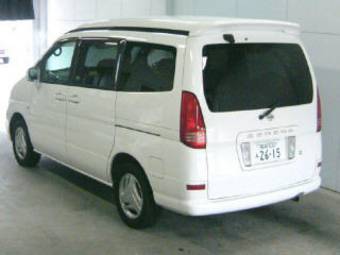 2001 Nissan Serena Photos