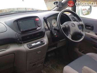 2001 Nissan Serena Images