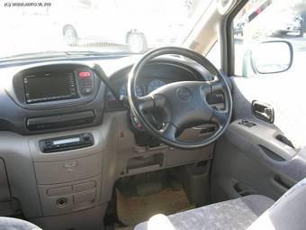 2001 Nissan Serena Images