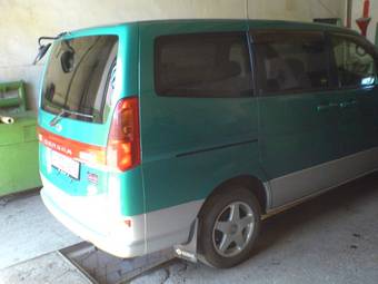 2001 Nissan Serena Photos