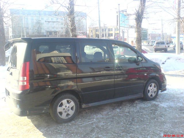 2002 Nissan Serena