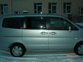 2003 Nissan Serena Photos