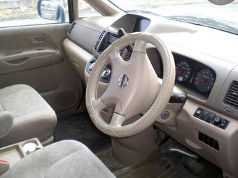 2003 Nissan Serena Pictures