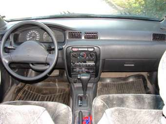 1998 Nissan Sunny Pictures