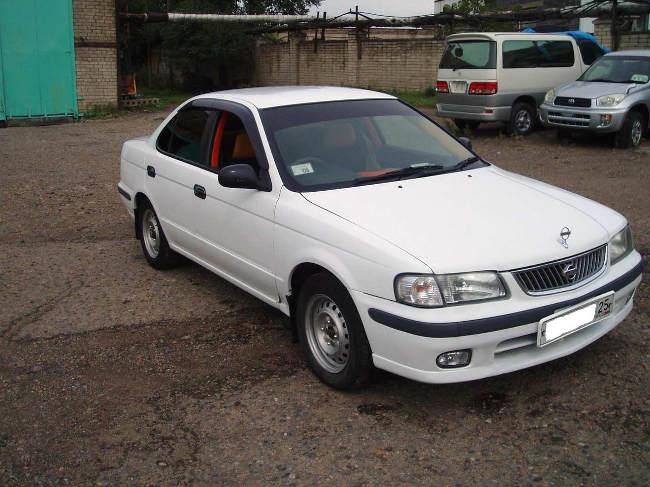 Nissan Sunny 2000 год