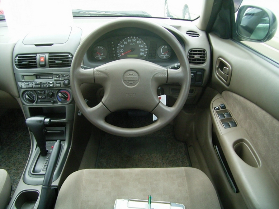 2001 Nissan Sunny Pictures