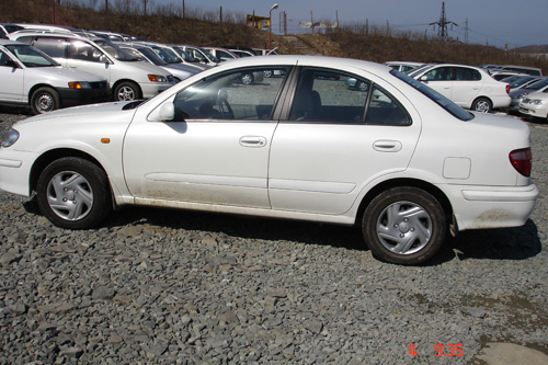 2001 Nissan Sunny Pictures