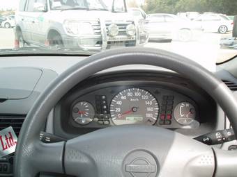 2001 Nissan Sunny Photos