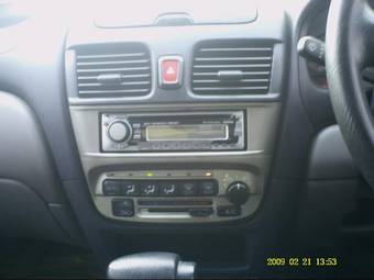 2001 Nissan Sunny Pictures