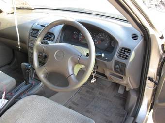 2001 Nissan Sunny Pics