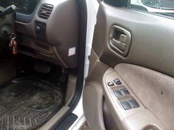 2001 Nissan Sunny Pictures