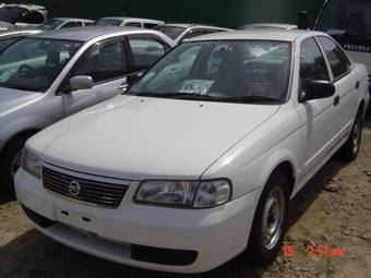 2002 Nissan Sunny Photos