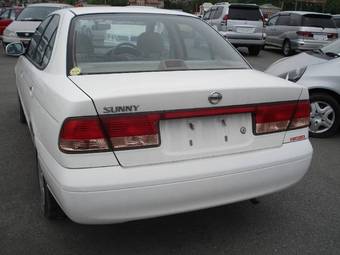 2002 Nissan Sunny Photos