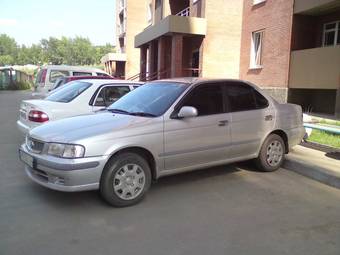 2002 Nissan Sunny Pictures