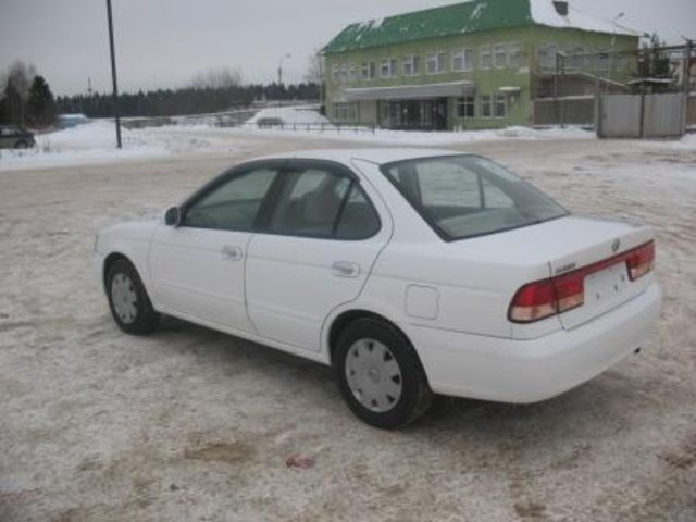 2003 Nissan Sunny