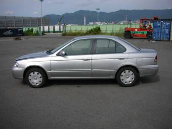 2003 Nissan Sunny Pictures