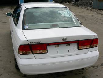 2003 Nissan Sunny Pictures