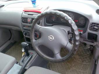 2003 Nissan Sunny Photos