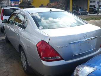 2003 Nissan Teana Pictures