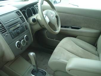 2002 Nissan Tiida Pictures