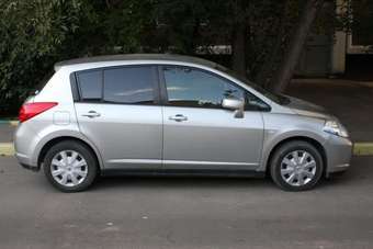 2005 Nissan Tiida Pictures