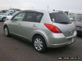 2005 Nissan Tiida Images