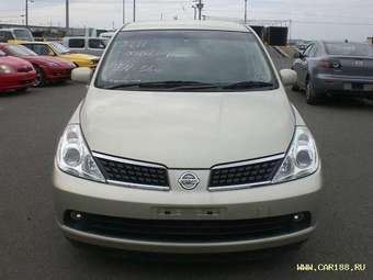 2005 Nissan Tiida Photos