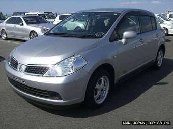 2005 Nissan Tiida Images