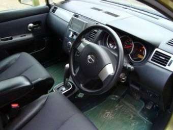 2005 Nissan Tiida Images