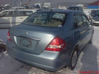 2005 Nissan Tiida Images