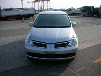 2005 Nissan Tiida Pictures