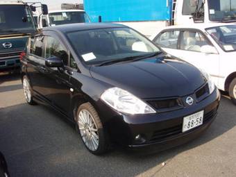 2005 Nissan Tiida Pictures