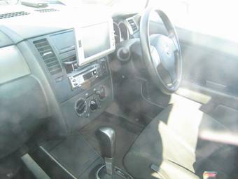 2005 Nissan Tiida Pics