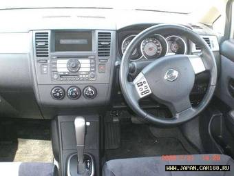 2005 Nissan Tiida Pictures