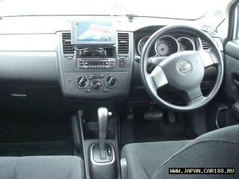 2005 Nissan Tiida Photos