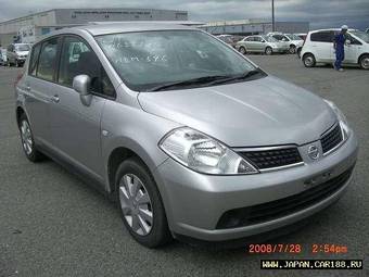 2005 Nissan Tiida Pictures