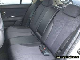 2005 Nissan Tiida Pictures